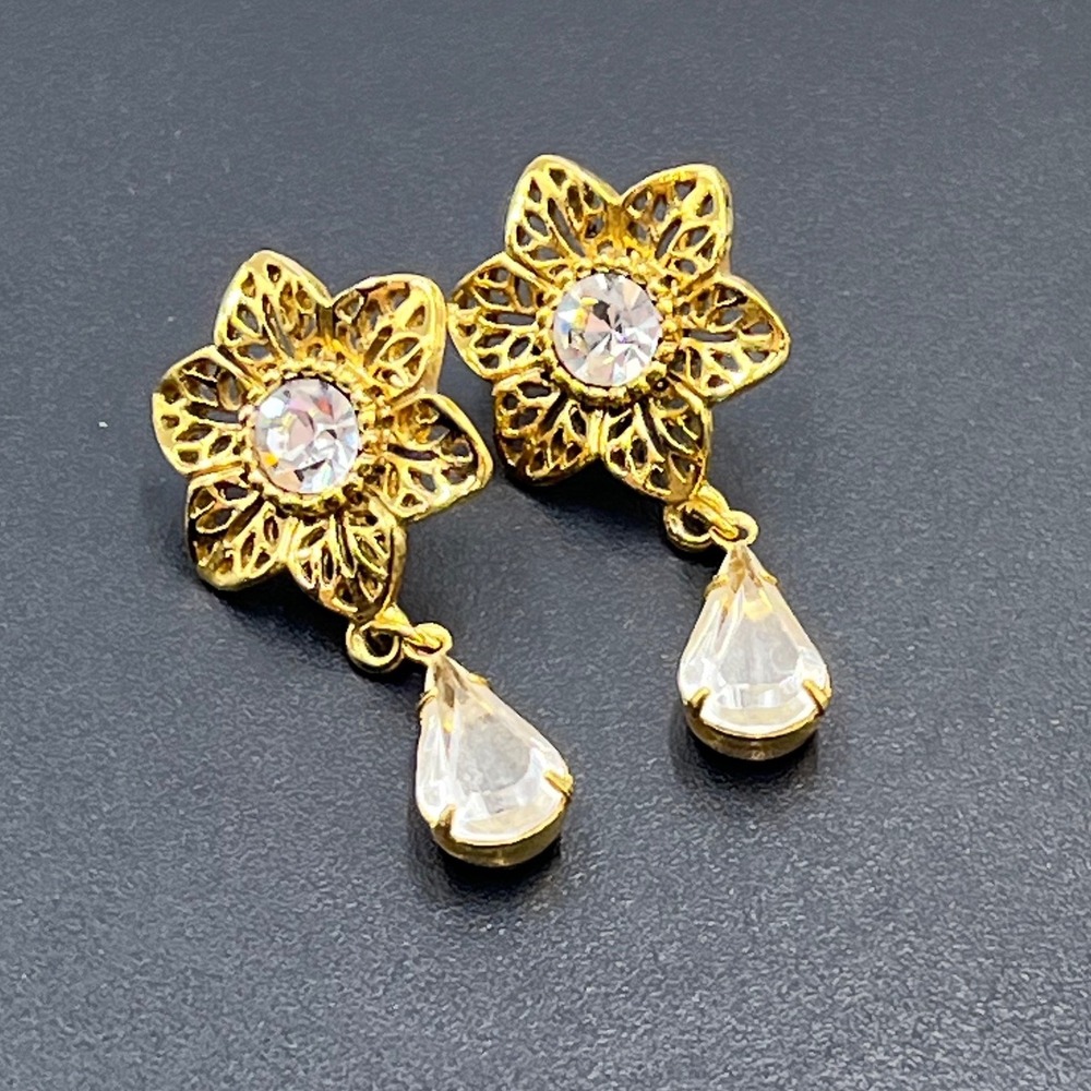 1928 Vintage Gold Tone Flower Filigree Austrian Crystal Teardrop Dangle Earrings